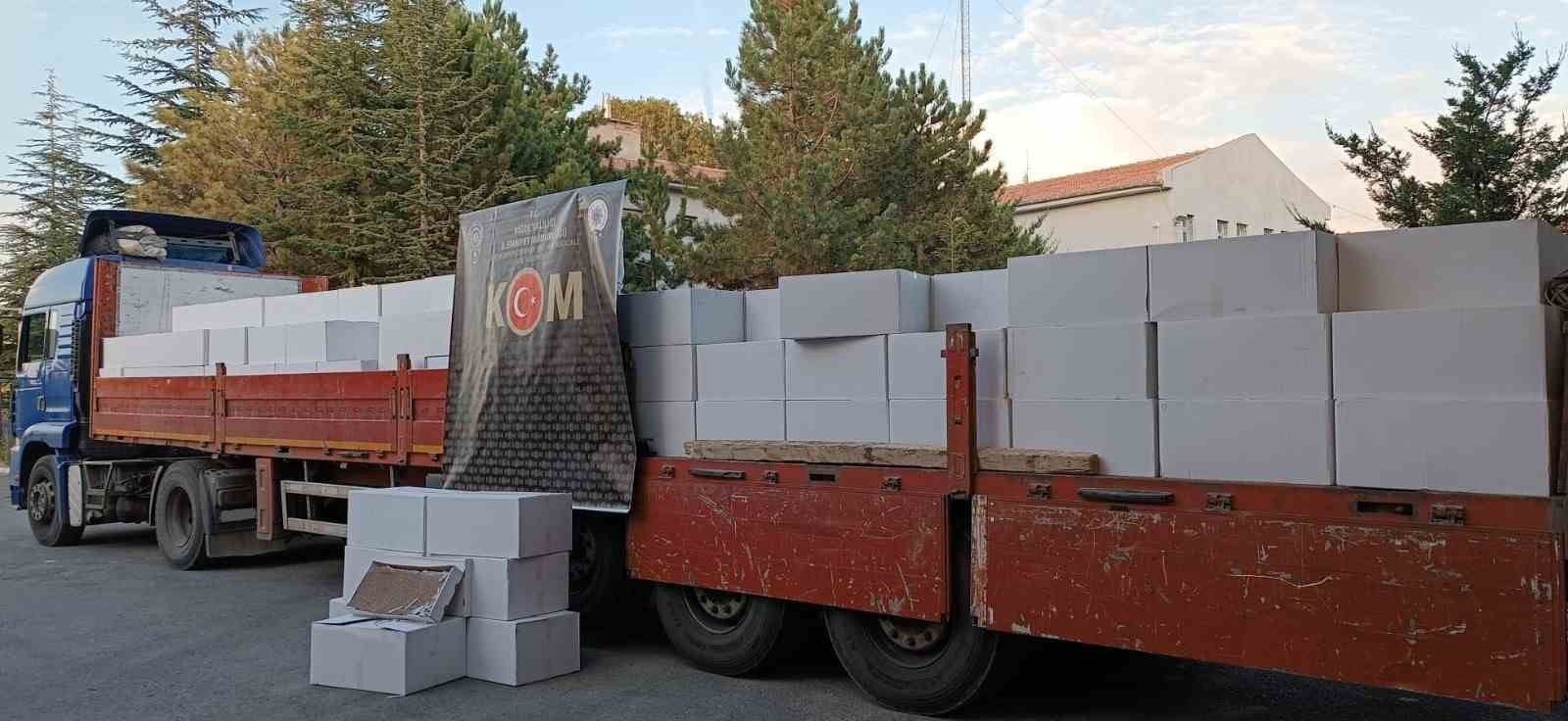 Niğde’de kaçakçılık operasyonu: Milyonlarca kaçak makaron ele geçirildi