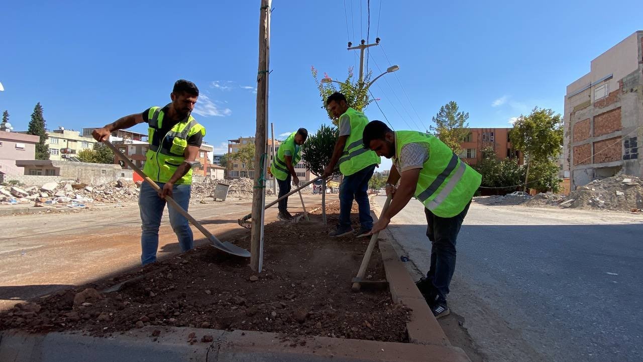 Adıyaman’da refüj ve kavşaklar onarılıyor