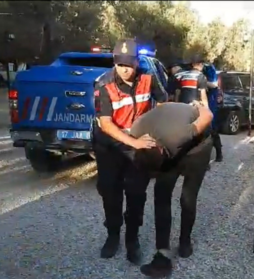 &Ccedil;anakkale&rsquo;de jandarmadan nefes kesen FET&Ouml; operasyonu
