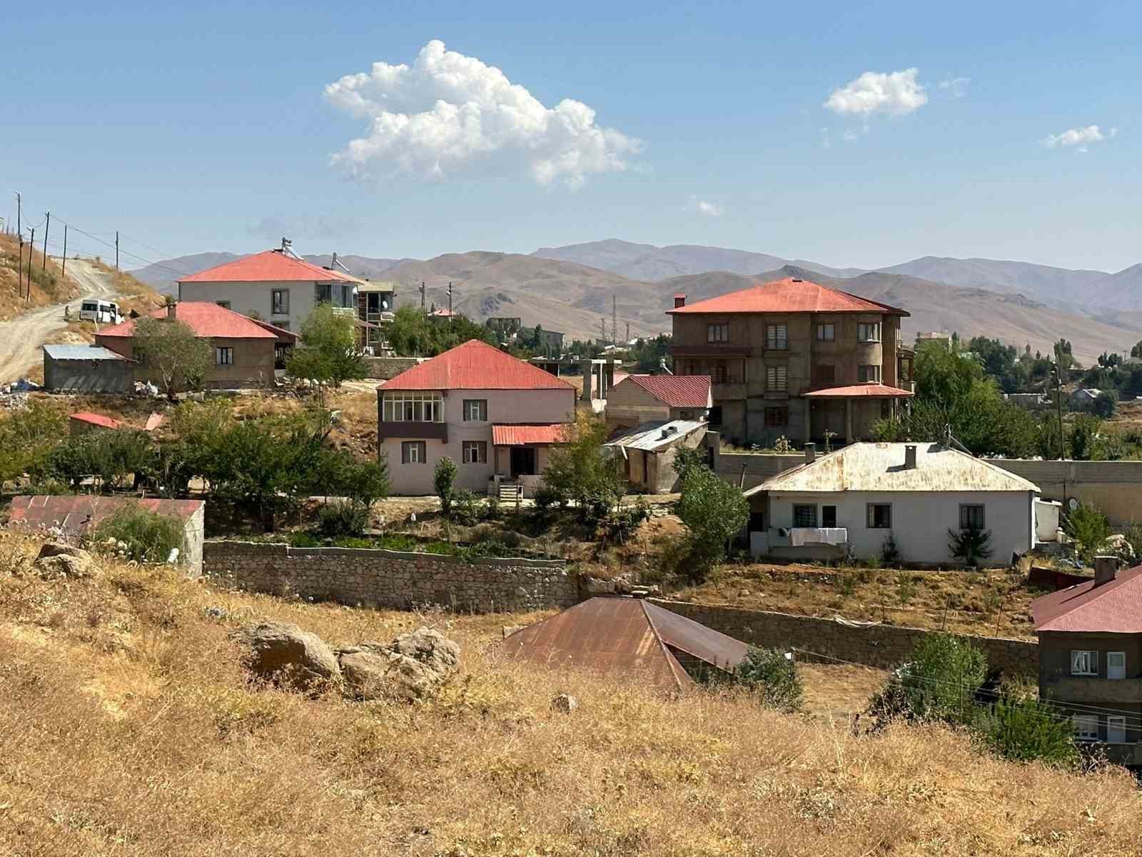 Yüksekova’da tapu tahsil sorunu çözüme kavuşuyor