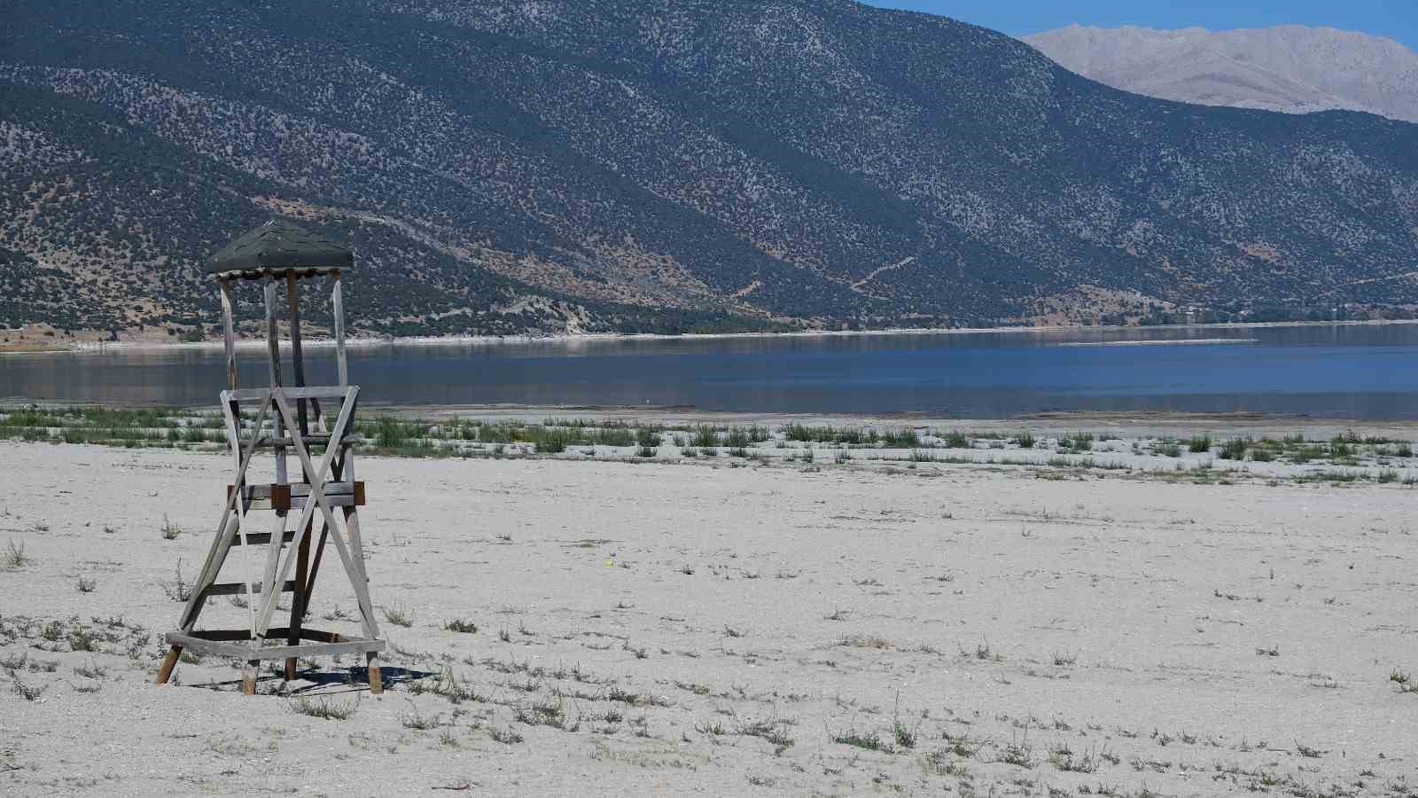 T&uuml;rkiye&rsquo;nin yedi renkli g&ouml;l&uuml;nde su seviyesi kritik seviyede
