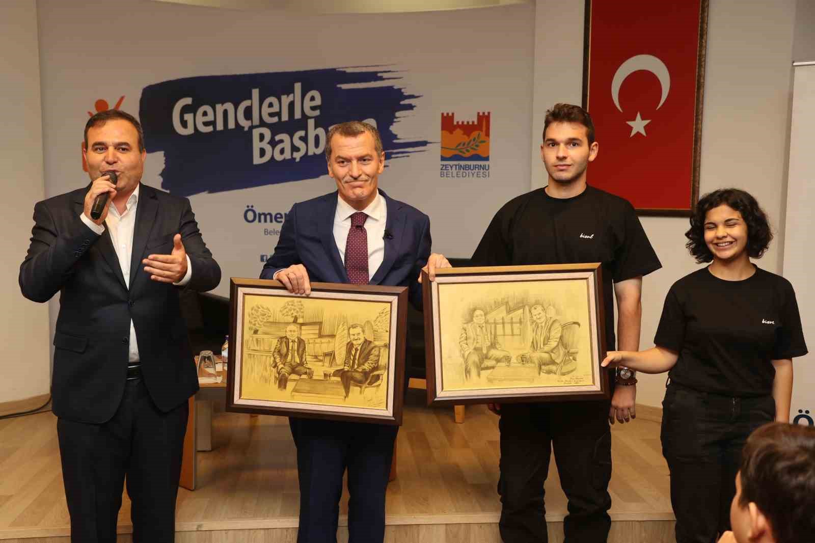 Zeytinburnu Belediye Başkanı Arısoy gençlerle bir araya geldi
