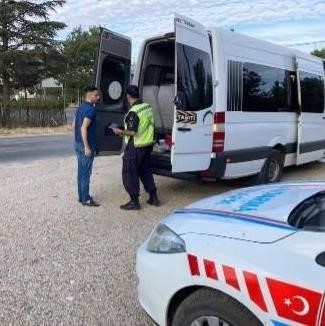 Jandarma okul &ccedil;evrelerini abluka altına aldı: &Ouml;ğrencilerin kılına bile zarar gelmeyecek
