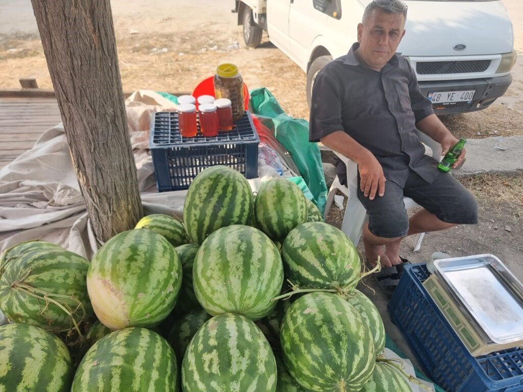 Şener Usta, güler yüzüyle Beçin’in sembolü oldu
