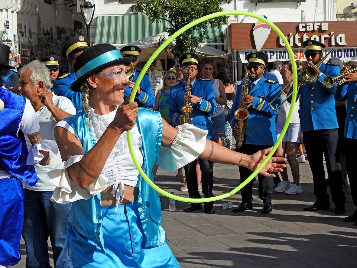 Çeşme Festivali renkli görüntülerle başladı
