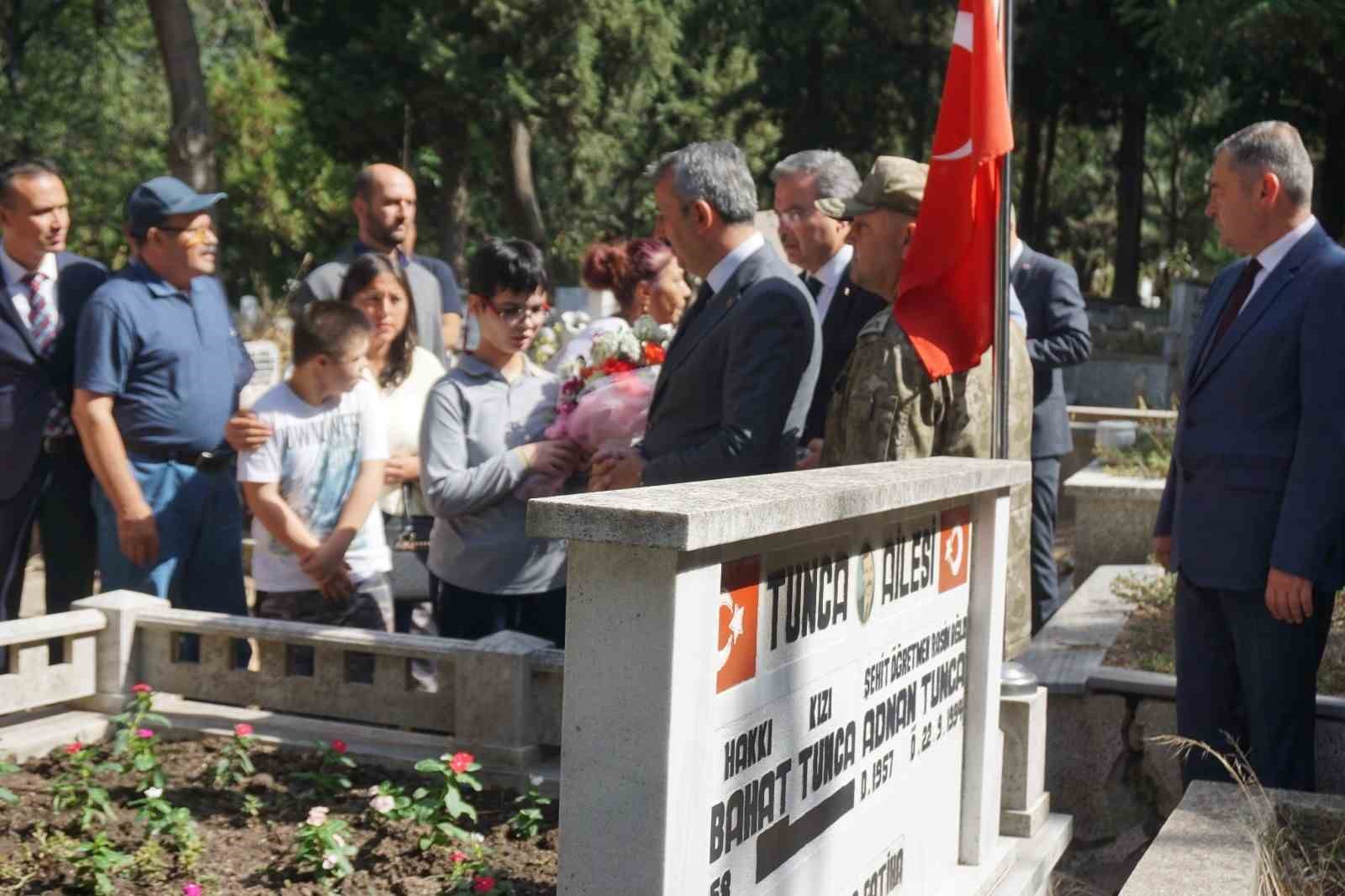 Şehit &Uuml;steğmen Yıldırım ve Şehit &Ouml;ğretmen Tunca, vefatlarının 29&rsquo;uncu yılında unutulmadı
