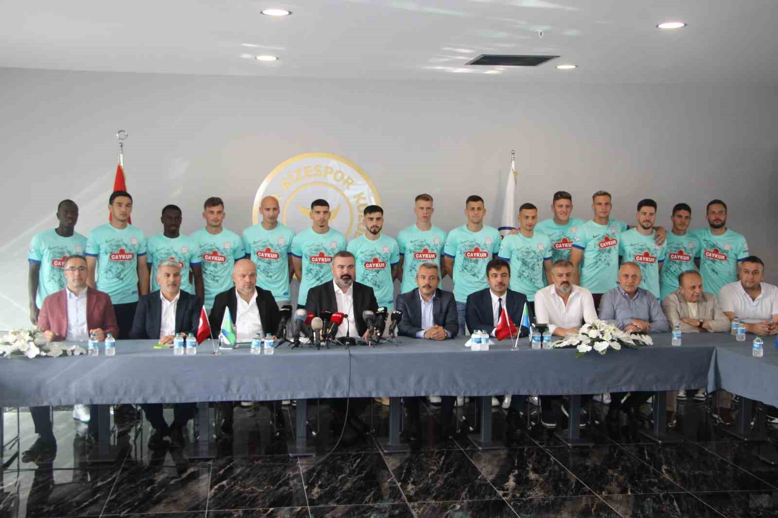 İbrahim Turgut: "Bu yıl kurduğumuz takımın uzun yıllar Rizespor&rsquo;a iskelet kadro oluşturacağına inanıyoruz"
