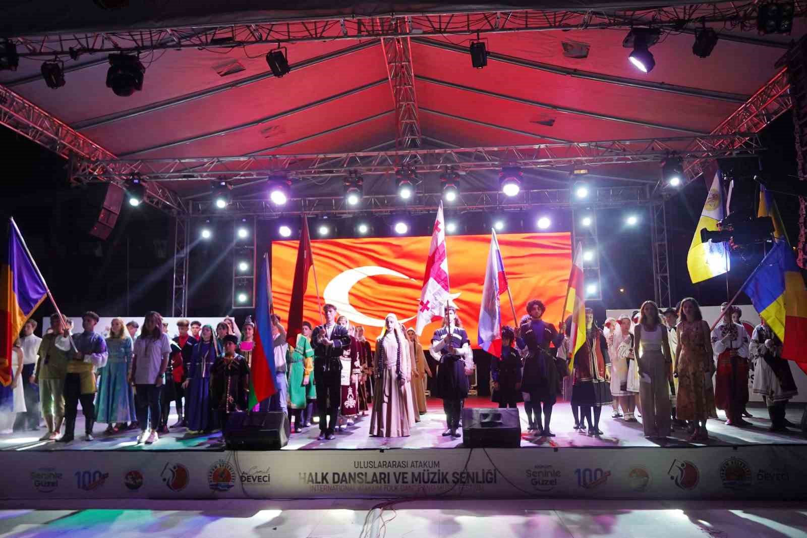 Atakum halk dansları ekibi festival yolcusu
