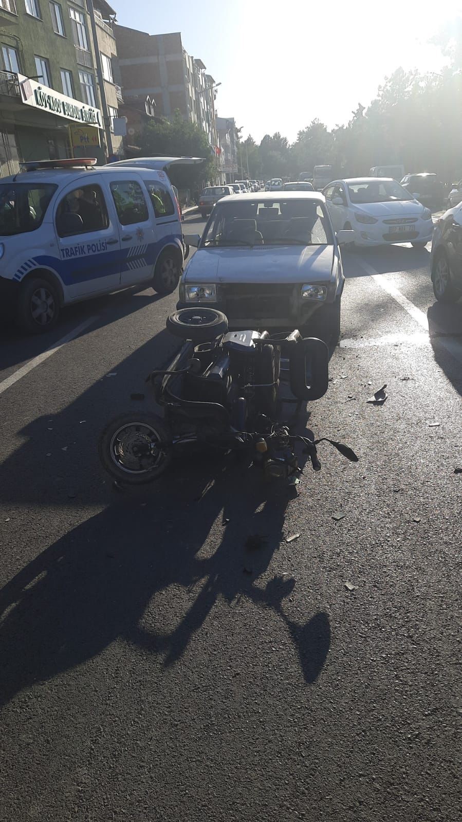 Burdur’da otomobille çarpışan motosiklet sürücüsü ağır yaralandı
