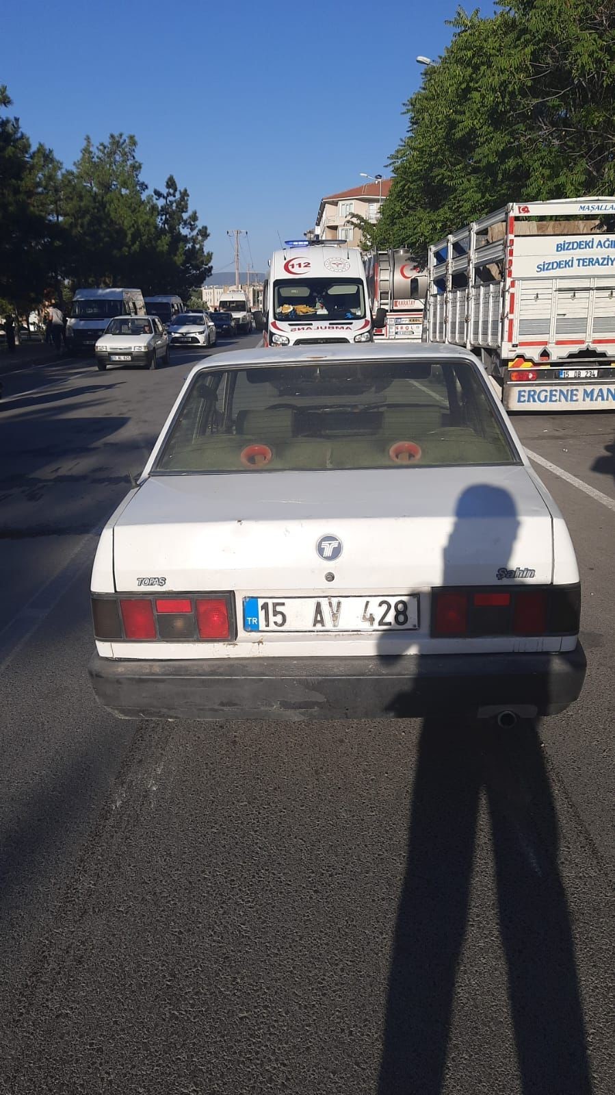 Burdur&rsquo;da otomobille &ccedil;arpışan motosiklet s&uuml;r&uuml;c&uuml;s&uuml; ağır yaralandı
