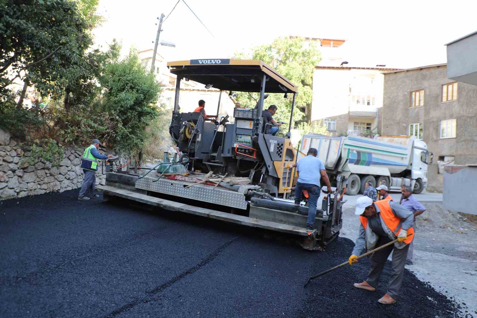Hakkari’de eskiciler semti asfalta kavuştu