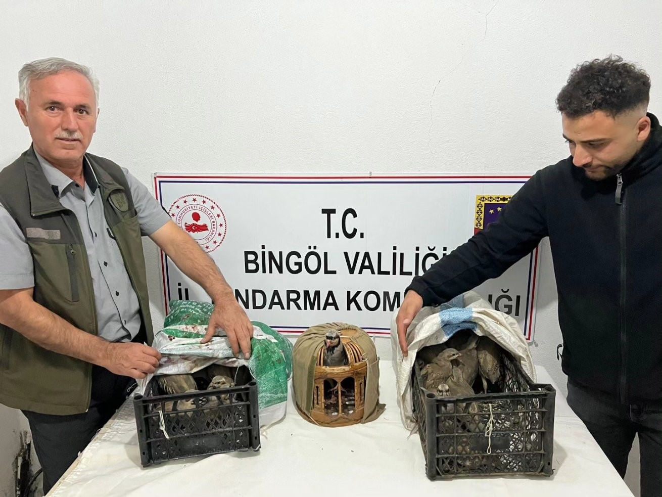 Bing&ouml;l&rsquo;de yasa dışı avlanan 23 adet kınalı keklik ele ge&ccedil;irildi
