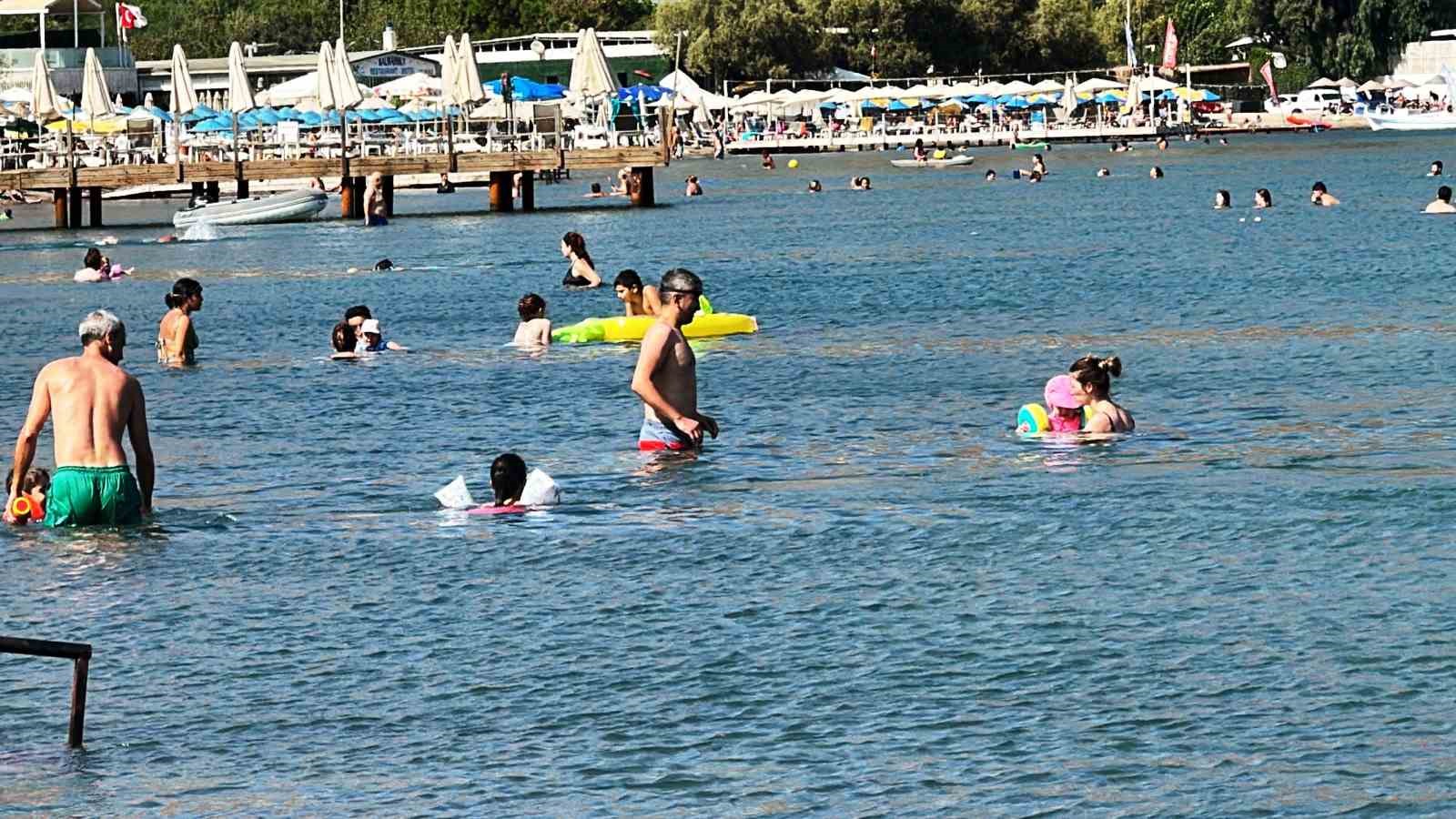 Bodrum’da yaz sezonu uzadı, vatandaşlar sahillere akın etti
