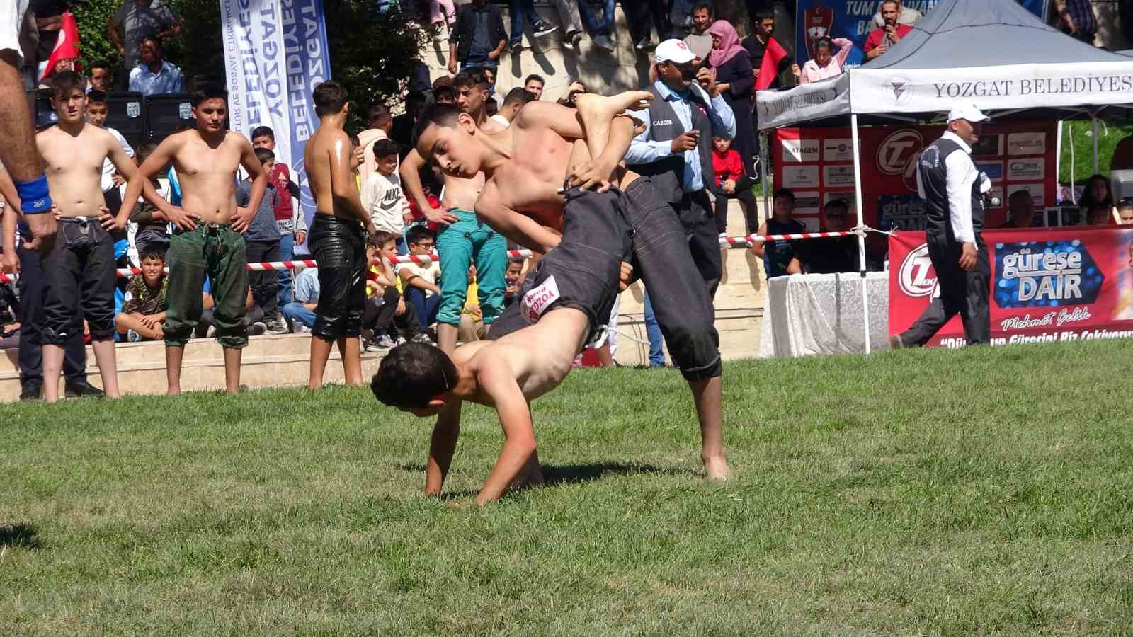 Yozgat&rsquo;ta yağlı g&uuml;reş m&uuml;sabakaları başladı
