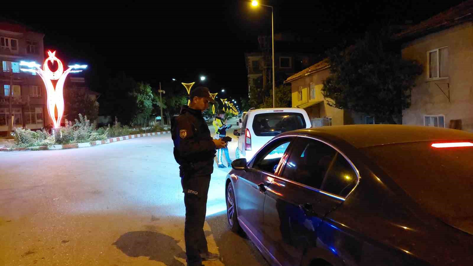 Burdur&rsquo;da polisin şok uygulamasında 2 ruhsatsız silah ele ge&ccedil;irildi
