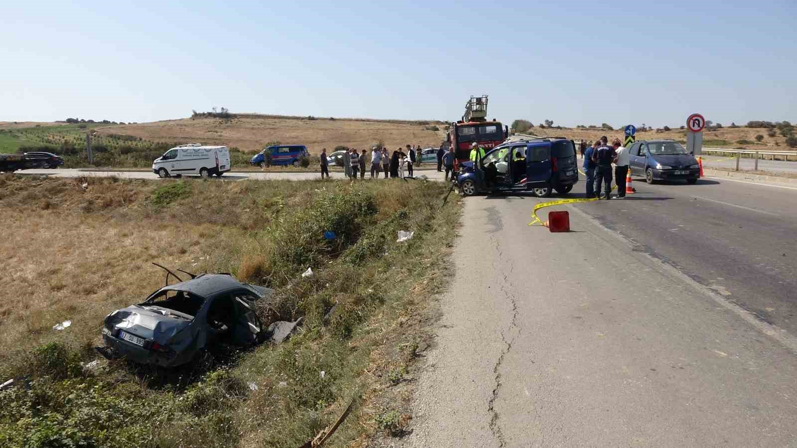 (D&uuml;zeltme) &Ccedil;anakkale&rsquo;de feci kaza: 2 &ouml;l&uuml;, 5 yaralı
