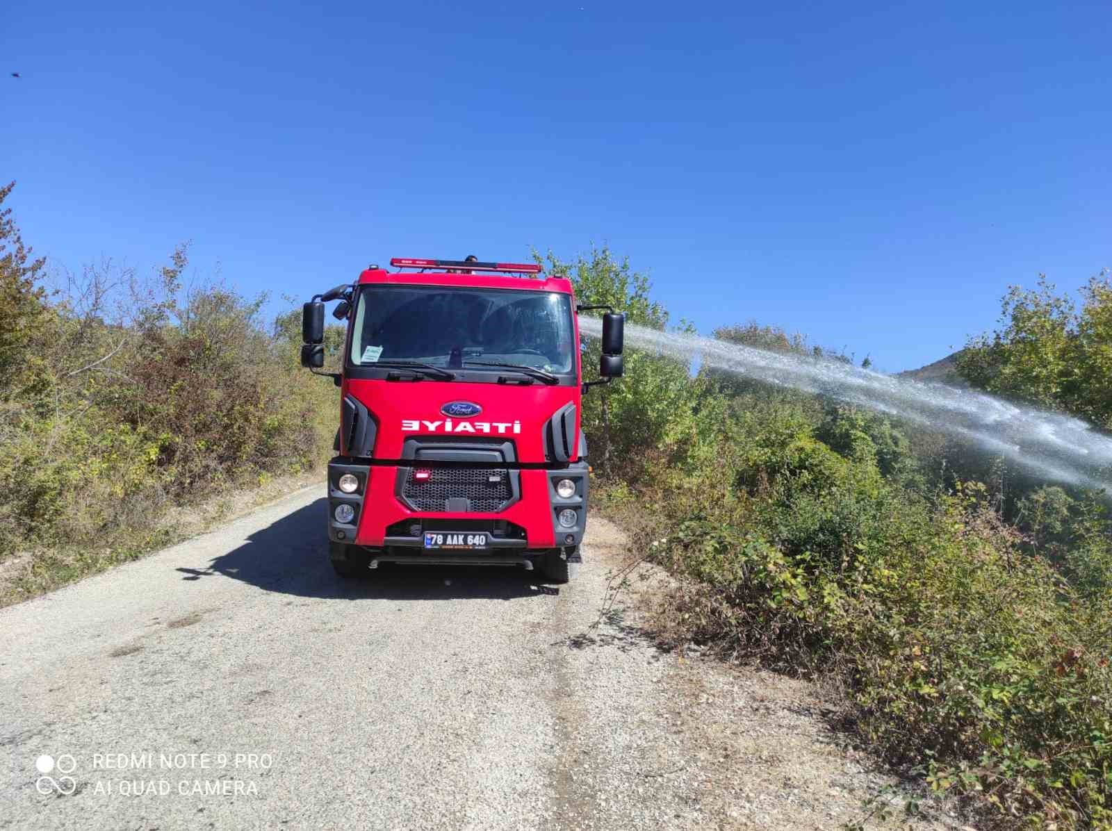 Mezarlıkta çıkan yangın söndürüldü
