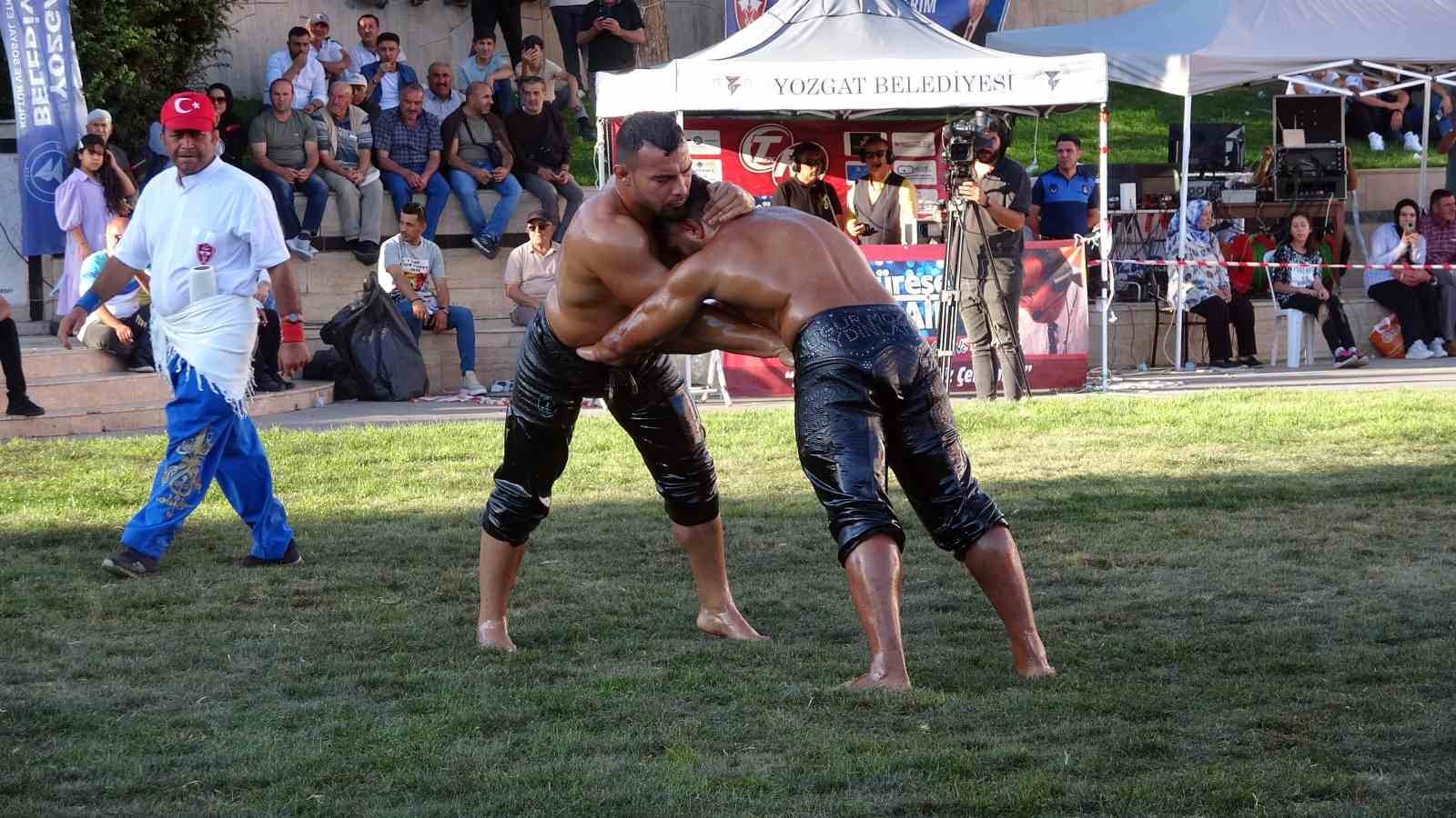 Yozgat 1. Yağlı Pehlivan Güreşleri’nin başpehlivanı Yusuf Can Zeybek oldu