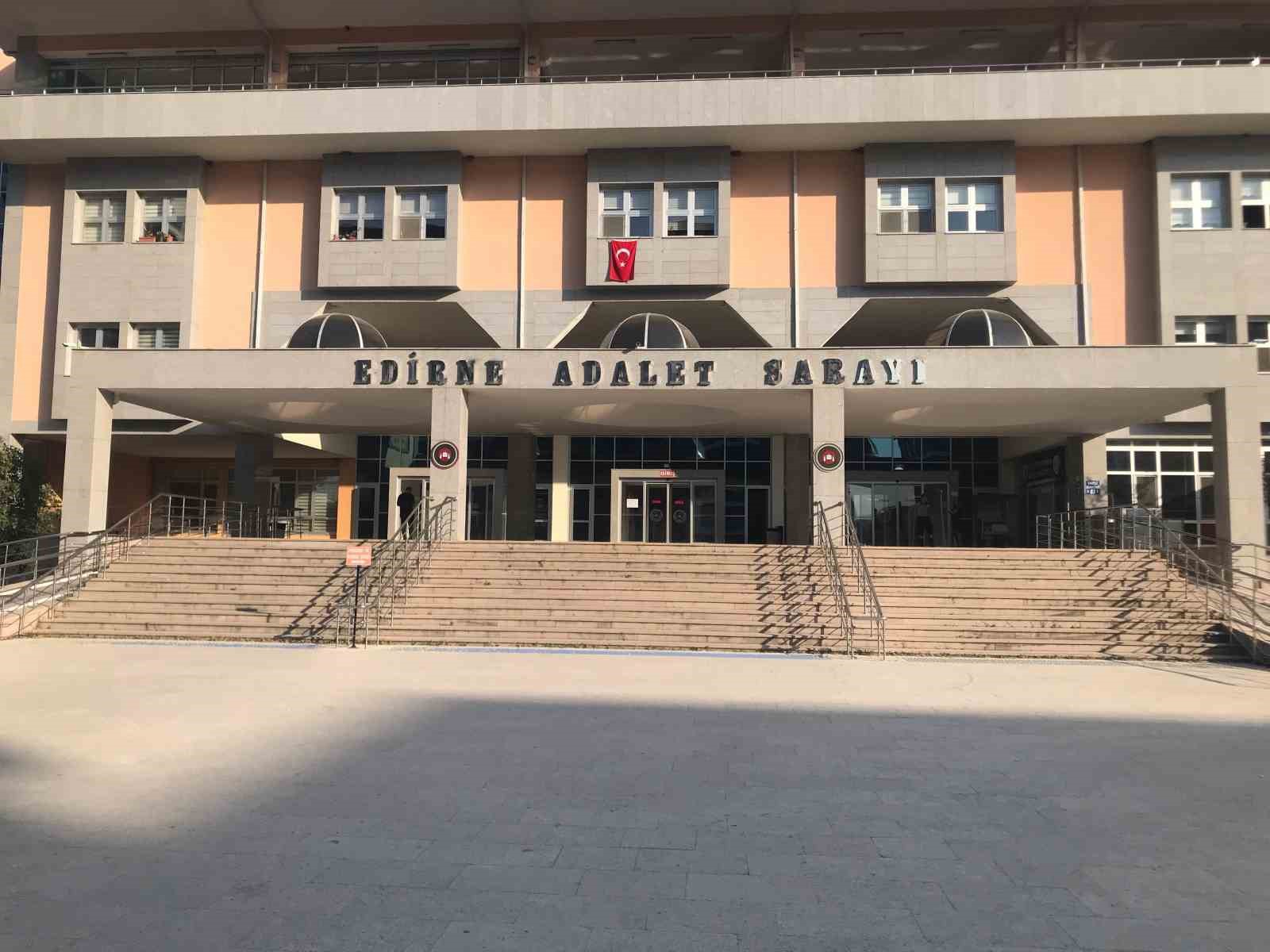 Edirne&rsquo;de insan ka&ccedil;ak&ccedil;ılığı ş&uuml;phesiyle yakalanan 4 kişiye adli kontrol
