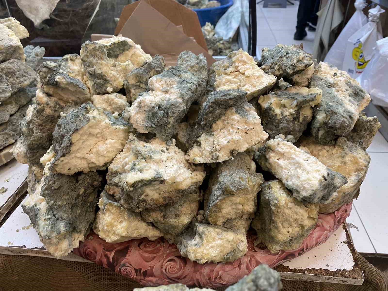 Osmanlı&rsquo;dan g&uuml;n&uuml;m&uuml;ze uzanan vazge&ccedil;ilmez lezzet: "K&uuml;fl&uuml; peynir"
