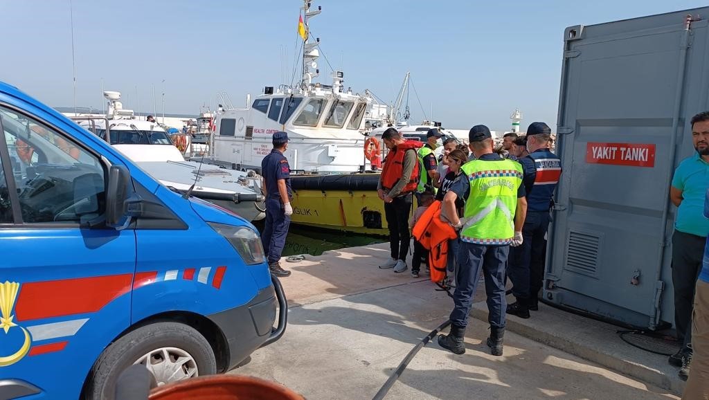Kaptanı alkoll&uuml; olan teknede 25 ka&ccedil;ak g&ouml;&ccedil;men yakalandı
