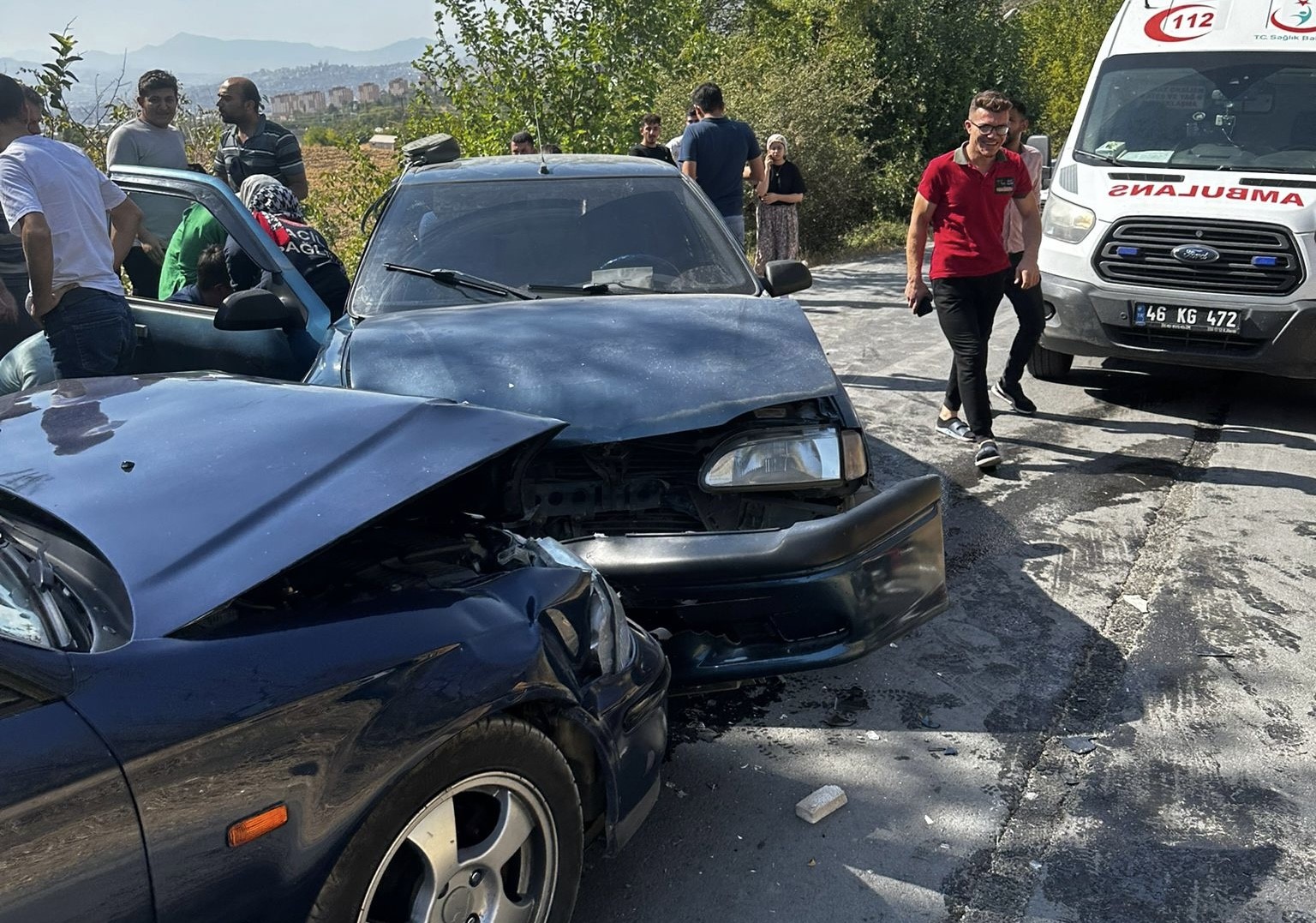 Kahramanmaraş&rsquo;ta trafik kazası: 3 yaralı

