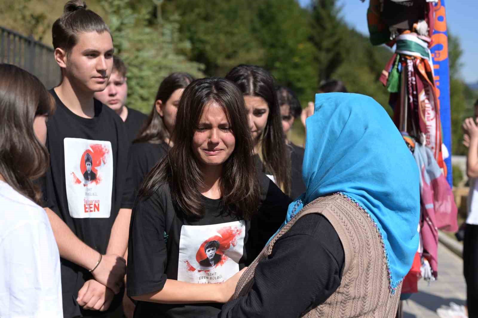 Ordulu öğrenciler şehit Eren Bülbül’ün mezarını ziyaret etti
