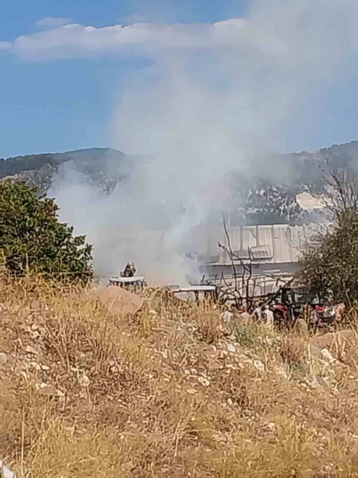 Bolu’da samanlık alev alev yandı
