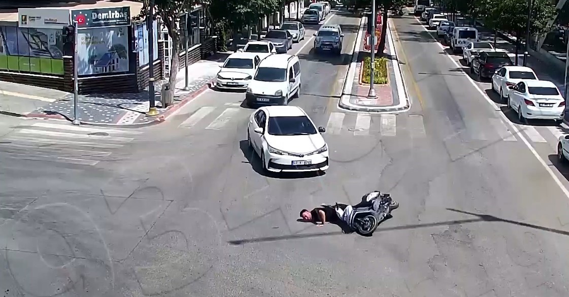 Isparta’da meydana gelen trafik kazaları kameralara yansıdı