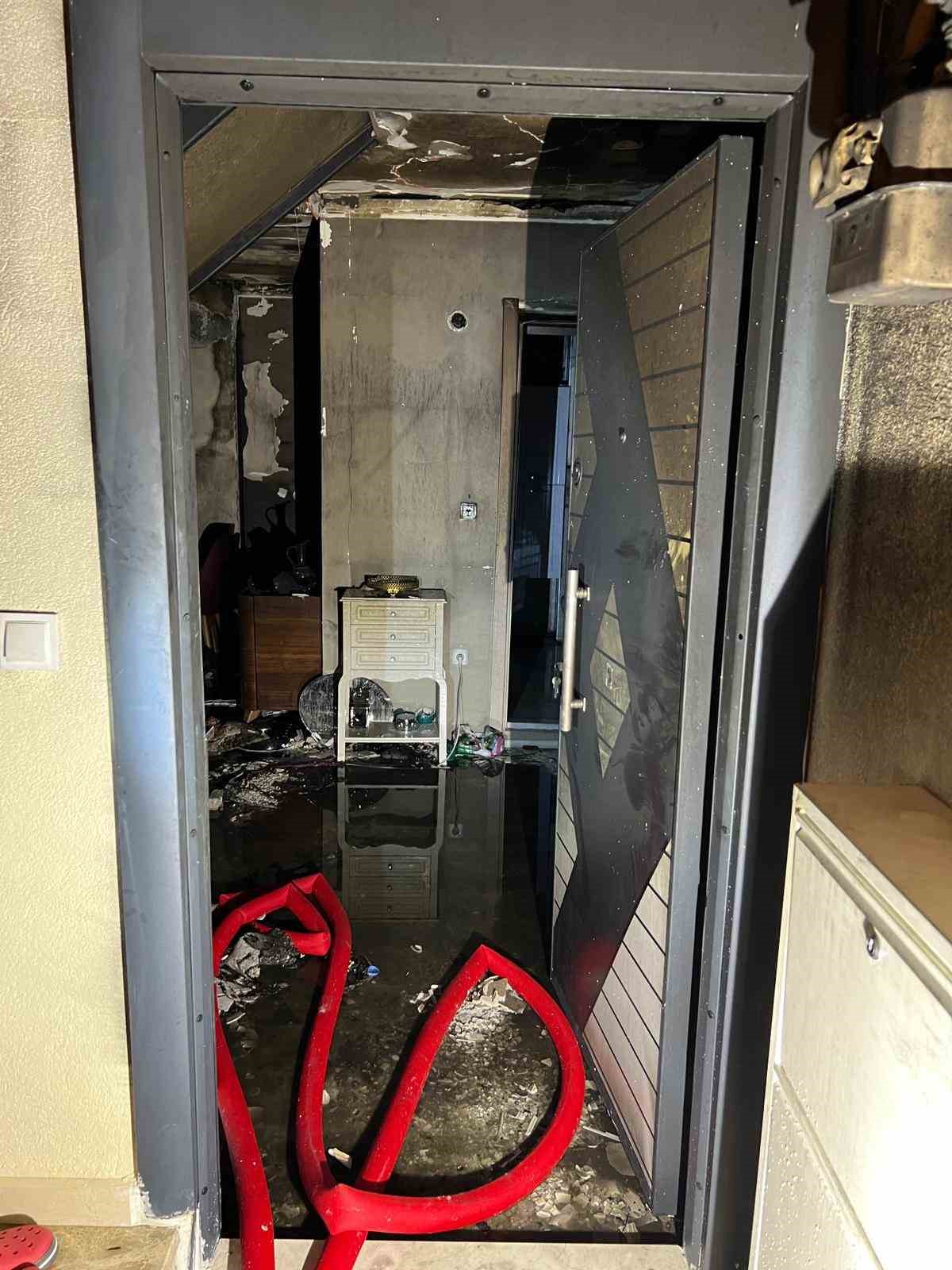 Yalova’daki yangında dubleks ev kullanılmaz hale geldi