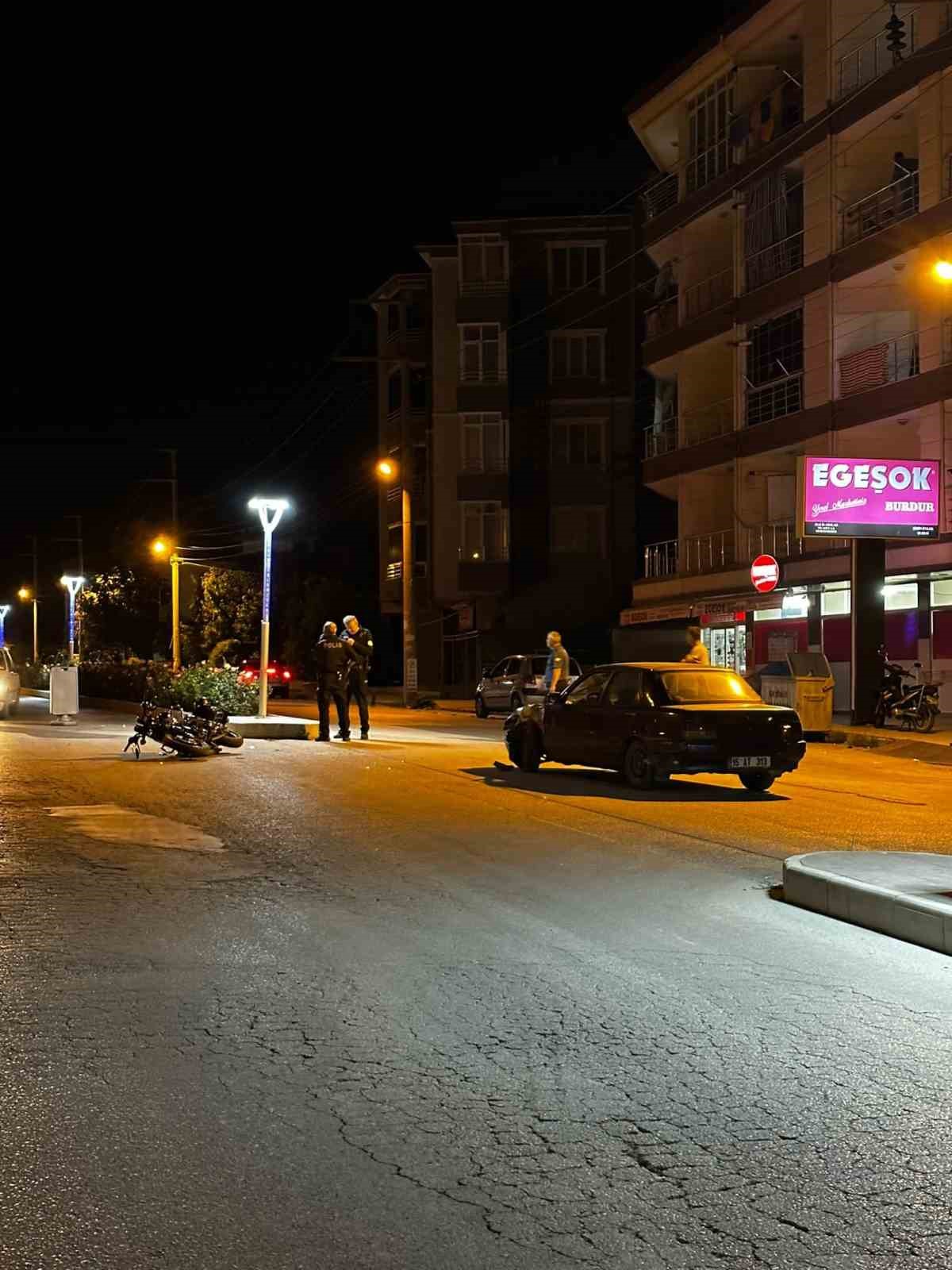 Otomobille çarpışan motosikletli ağır yaralandı