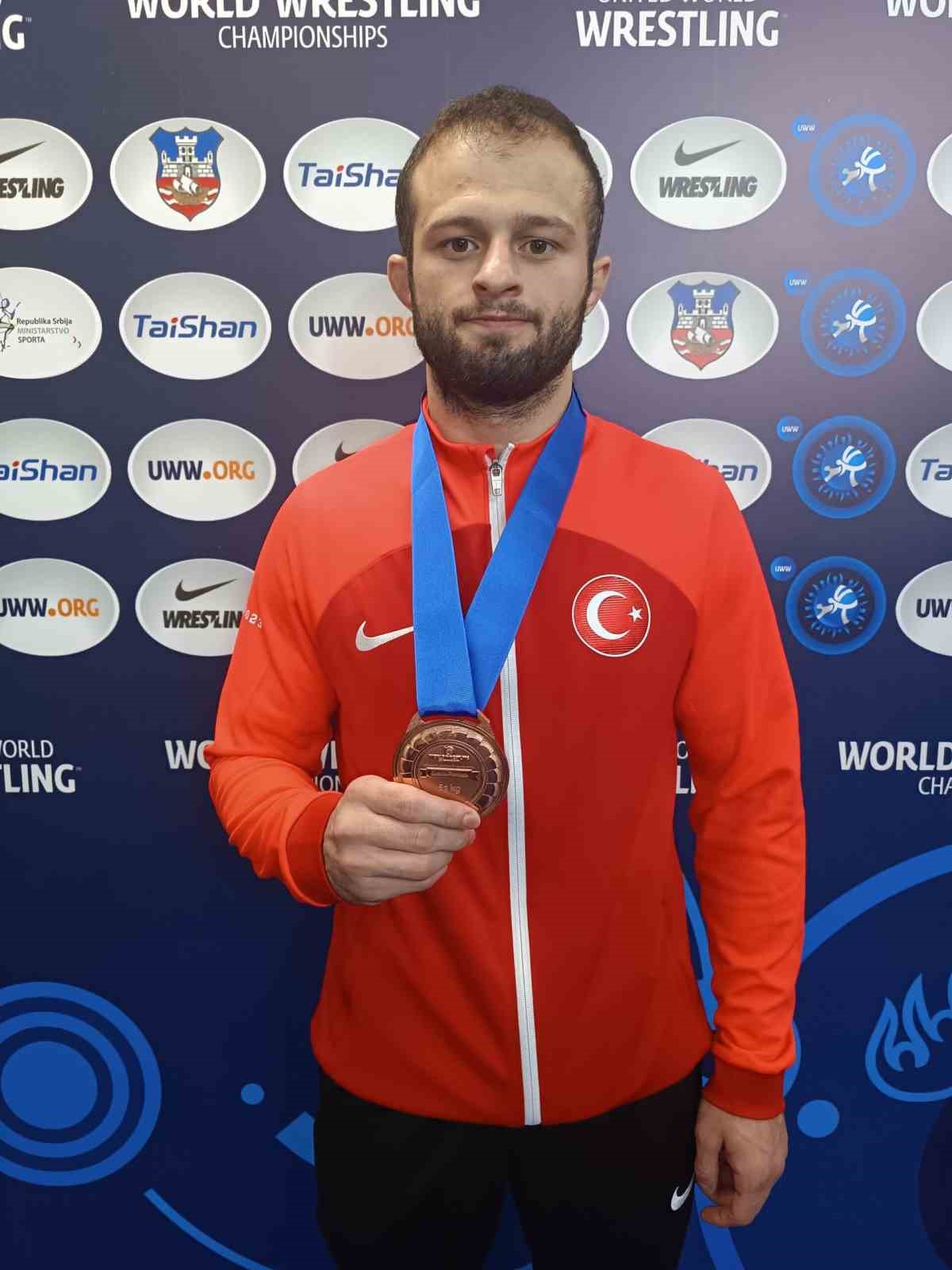 Enes Başar, bronz madalya kazandı 