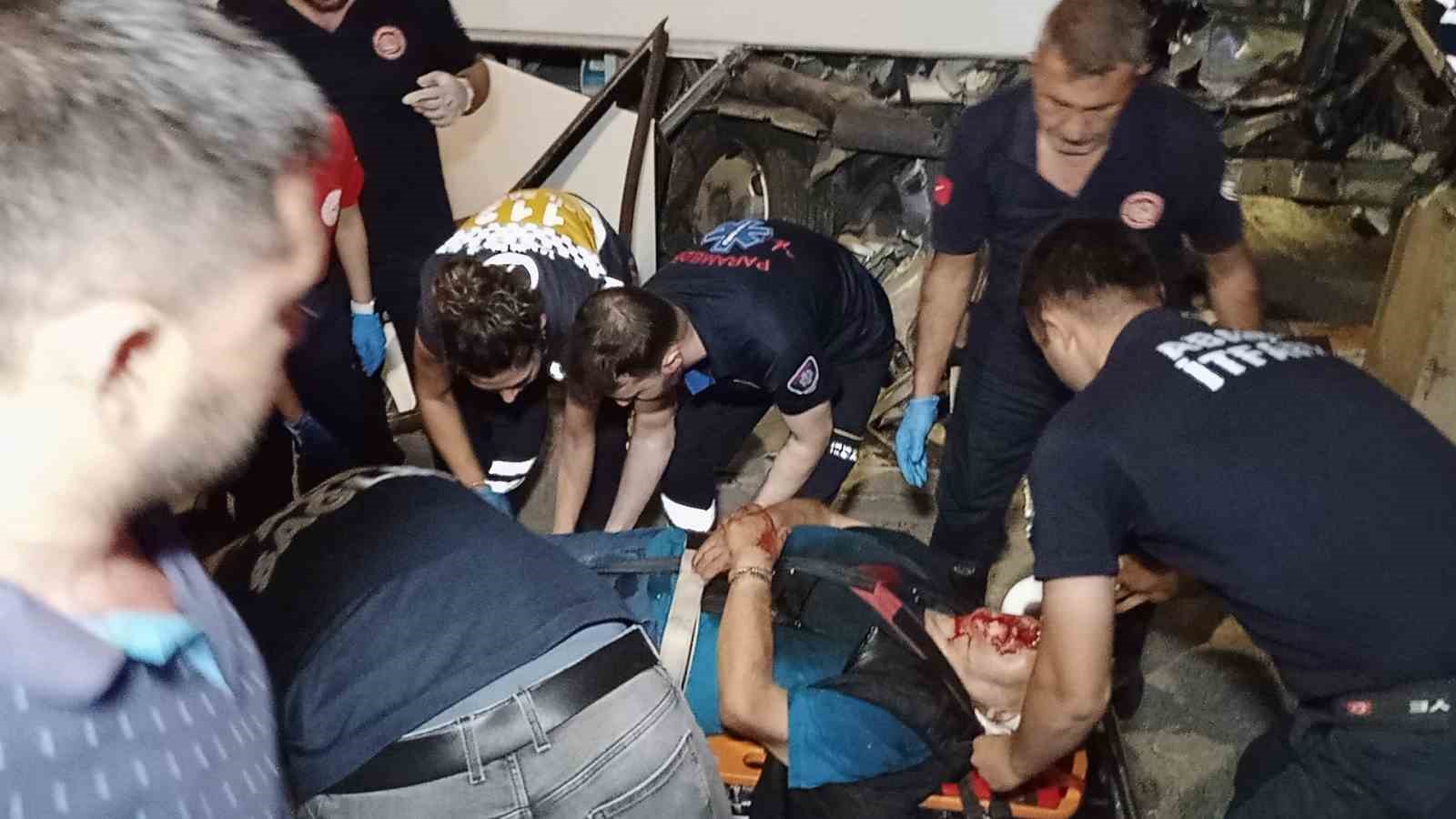 Adana’da havaalanına yolcu götüren midibüs kaza yaptı: 5 yaralı
