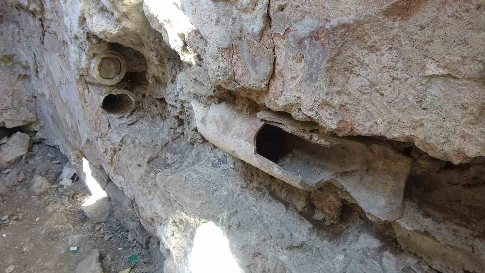 Kemer k&ouml;y&uuml;nde 350 yıllık Osmanlı Hamamı bulundu
