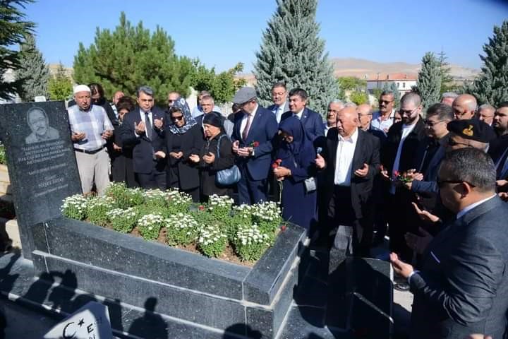 Bozlak sanatçısı merhum Neşet Ertaş 11. ölüm yıl dönümünde anılıyor 