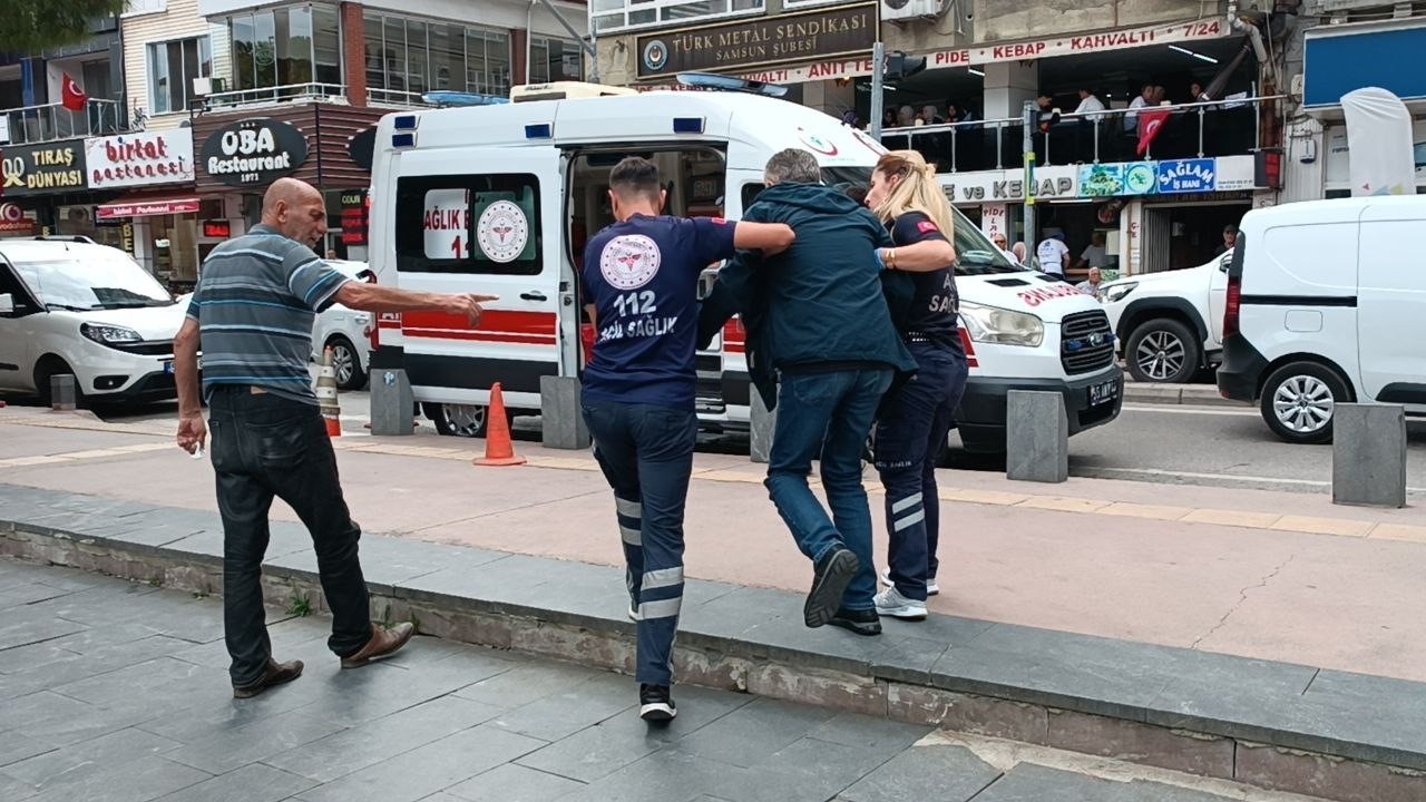 Kalp krizi geçiren yaşlı adam çevredekilerin dikkati sayesinde hastaneye yetiştirildi
