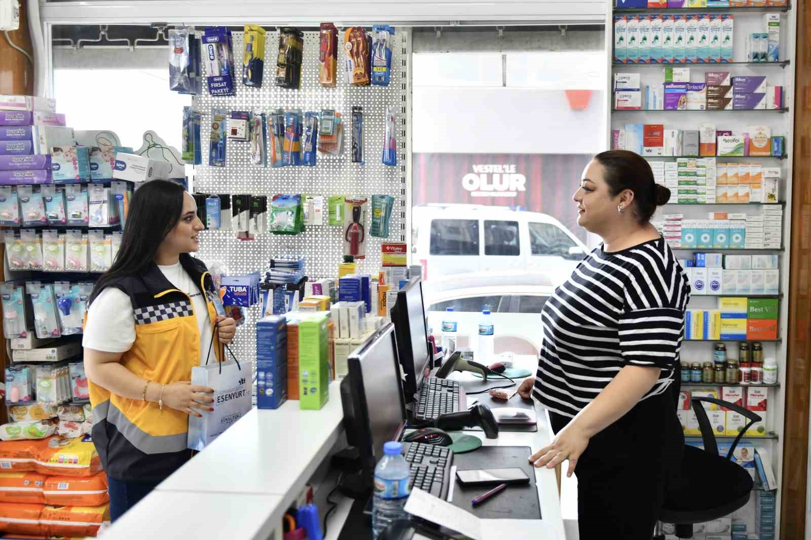 Esenyurt Belediyesi ekipleri, sağlık emek&ccedil;ilerinin g&uuml;n&uuml;n&uuml; kutladı
