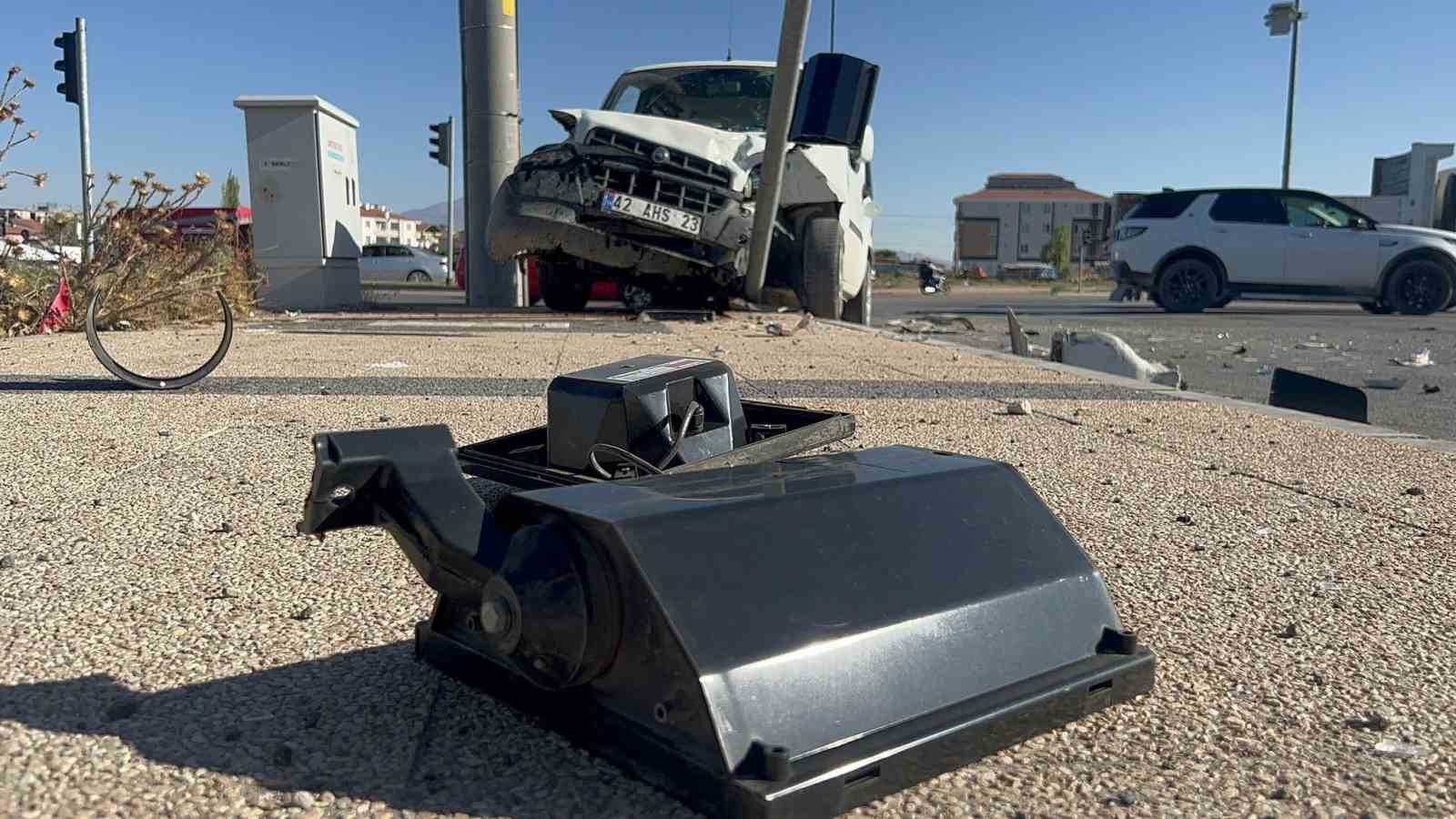 Aksaray&rsquo;da tır ile hafif ticari ara&ccedil; &ccedil;arpıştı: 2 yaralı

