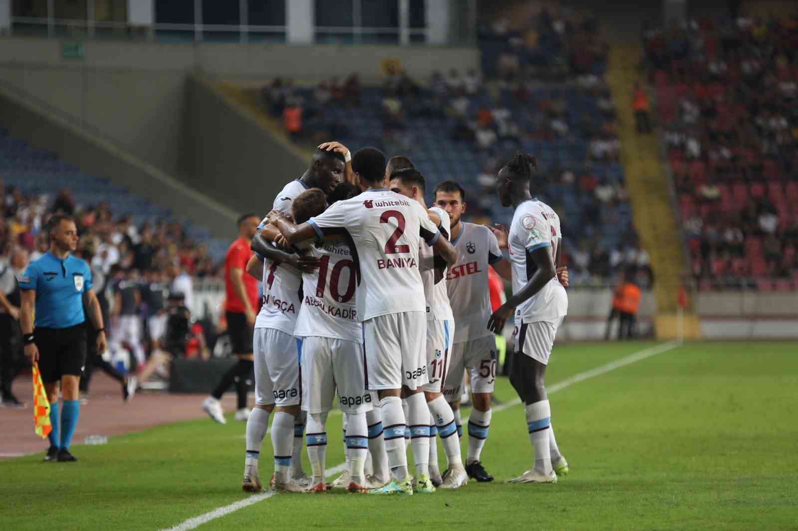 Trendyol Süper Lig: Hatayspor: 0 - Trabzonspor: 1 (İlk yarı)
