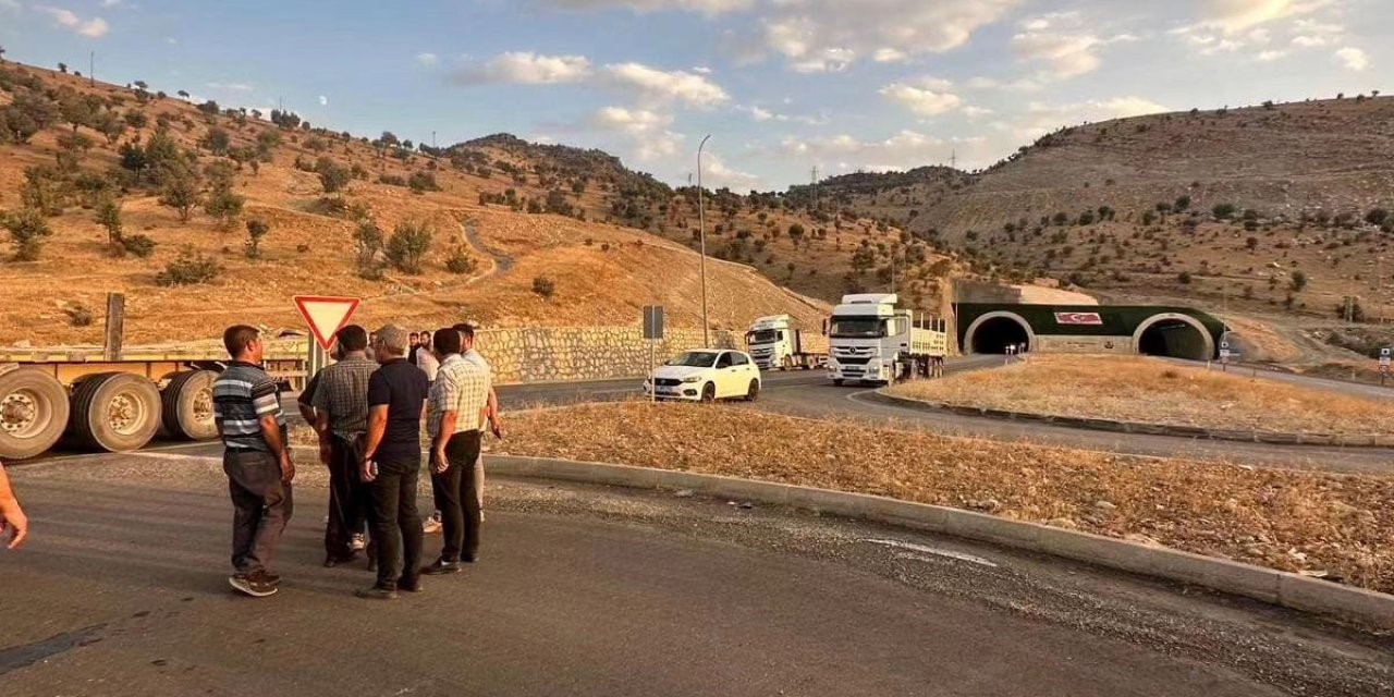 Şırnak’ta tır otomobille çarpıştı: 2 yaralı