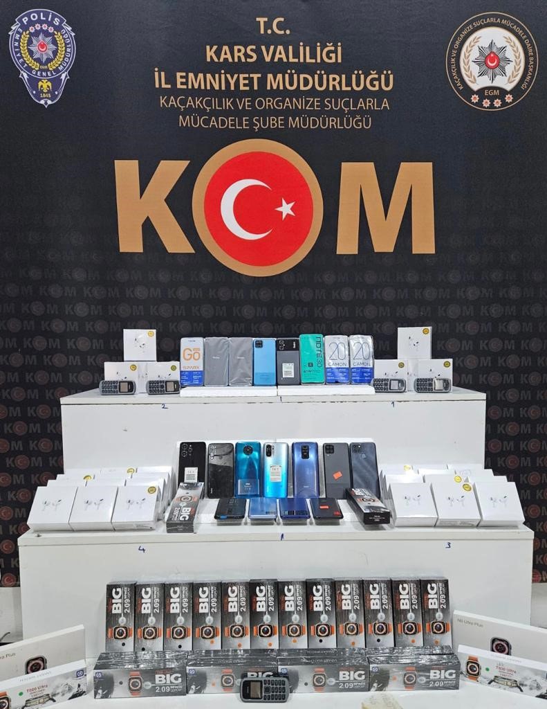 Kars’ta kaçak cep telefonu operasyonu