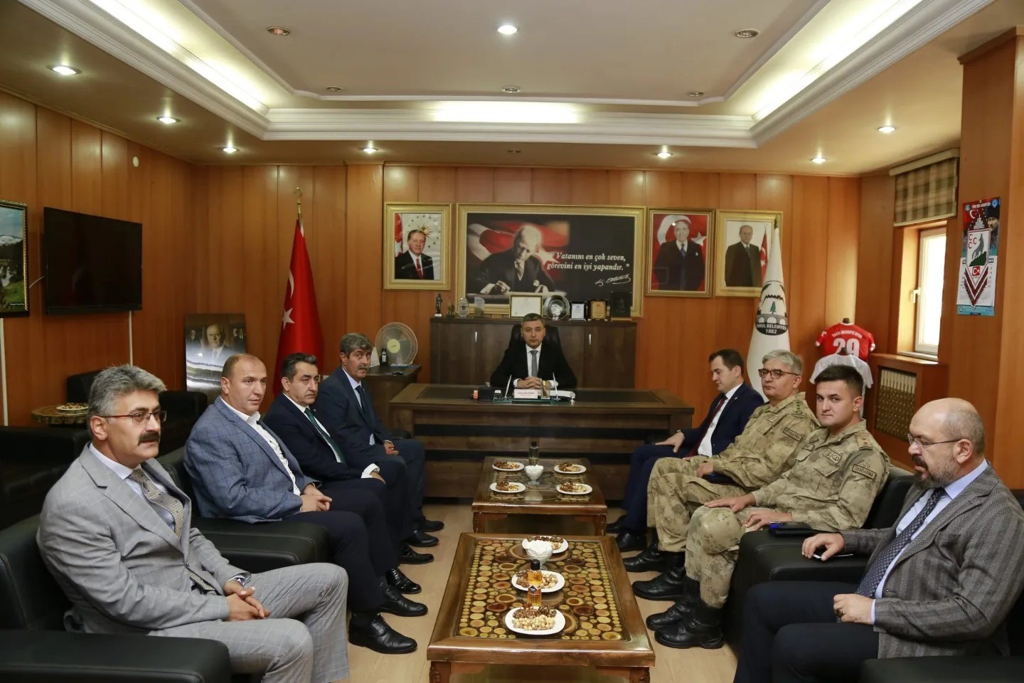 Vali Tanrısever: "Kıt kaynakla çok fazla iş yapmanın derdinde olacağız"