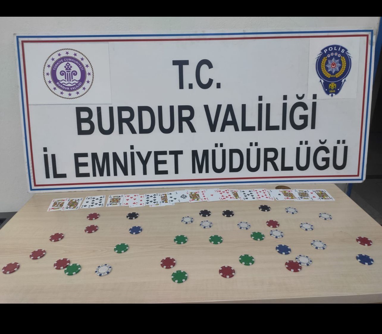 Burdur’da kumar oynayan 4 kişiye 16 bin 220 TL para cezası