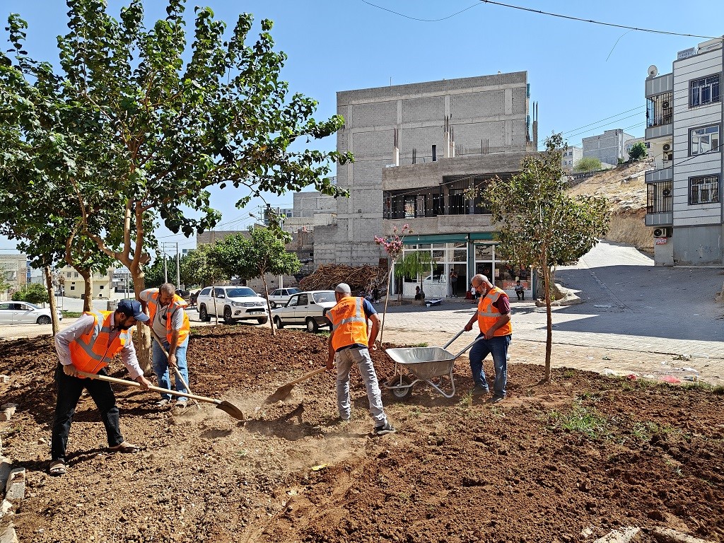 Eyyübiye parklarında sonbahar çalışması
