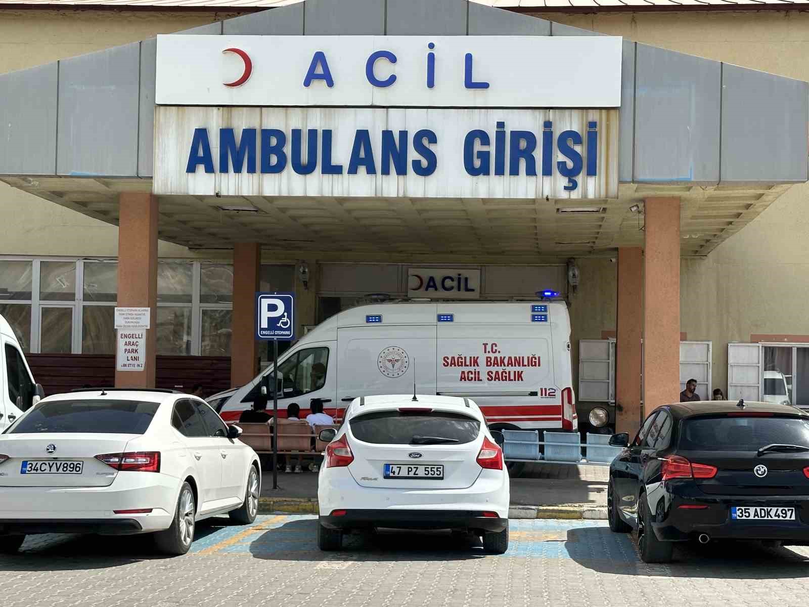 İla&ccedil; almak gittiği eczanenin &ouml;n&uuml;nde hayatını kaybeden Ahmet &ouml;ğretmenin okulunda h&uuml;z&uuml;n var
