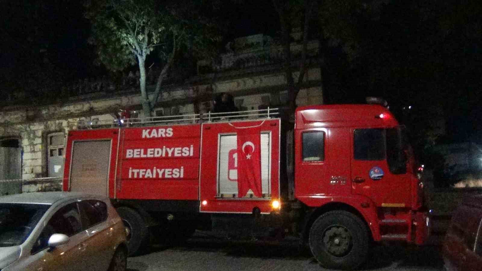 Kars&rsquo;ta tarihi bina bir haftada 2 kez yandı
