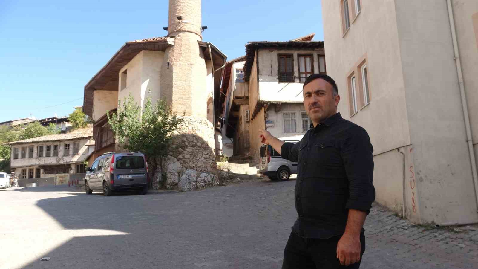 T&uuml;rkiye&rsquo;de tek olma &ouml;zelliğini taşıyan temelsiz cami 500 yıldır zamana meydan okuyor
