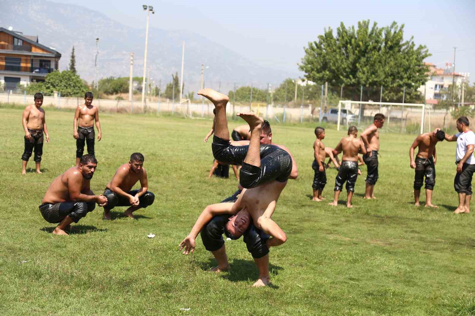 Geleceğin başpehlivanları Döşemealtı’nda yetişiyor
