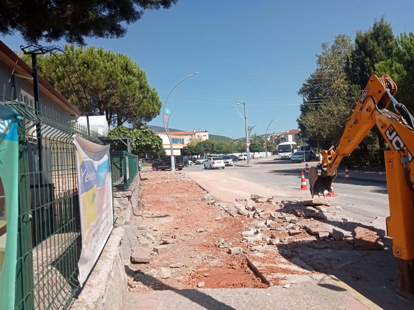 Yenikent Merkez Cami’nin kaldırımları yenileniyor