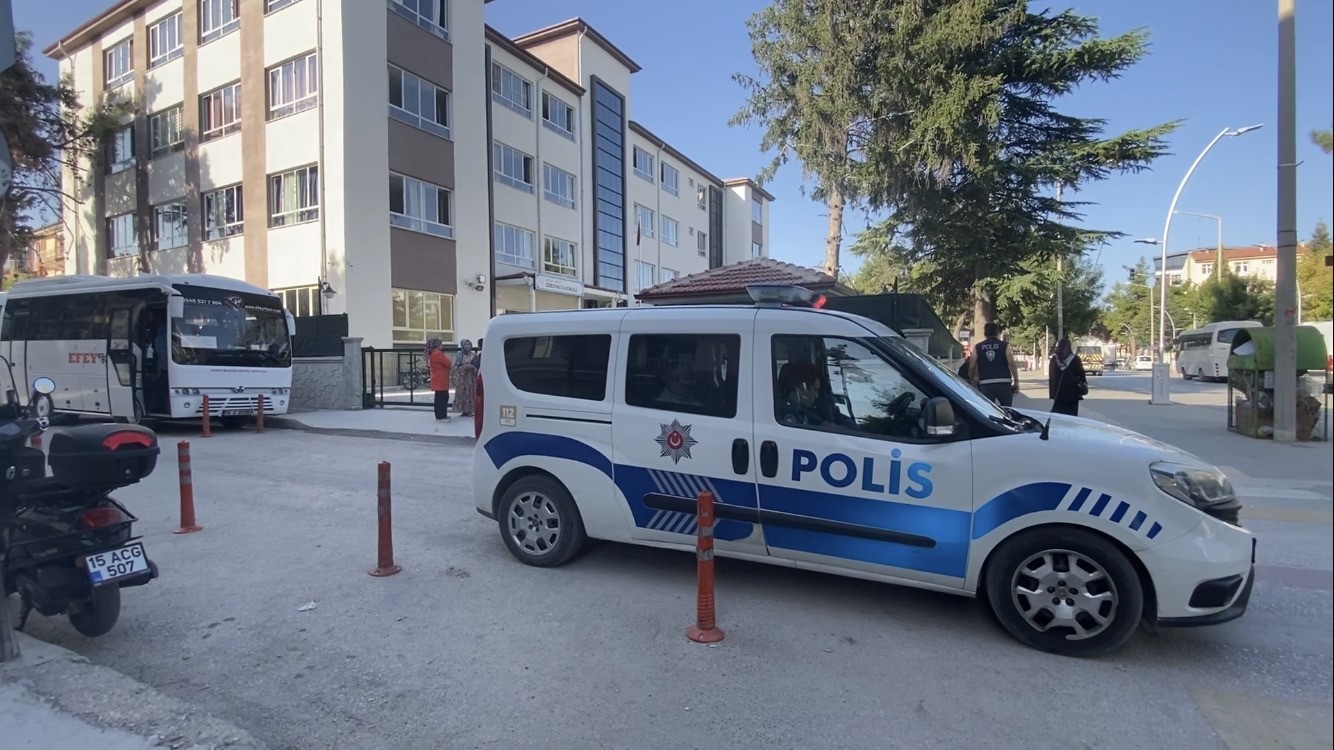 Burdur’da öğrenci servis şoförleri birbirine girdi, 10 kişi gözaltına alındı